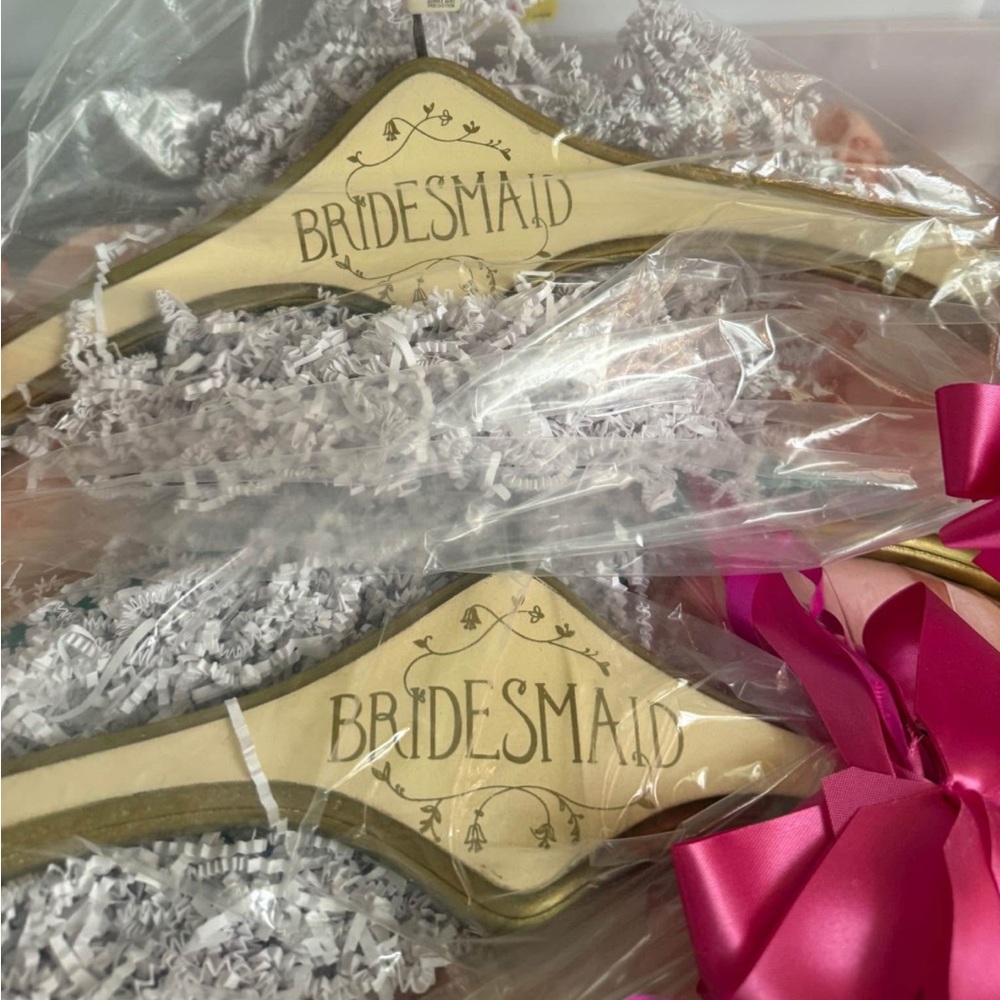 Set of 3 - Bridesmaid heirloom vintage-style wood hangers